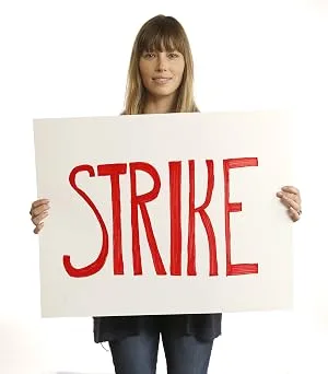 Capa de Jason bateman, jessica biel, and josh gad support the strike!